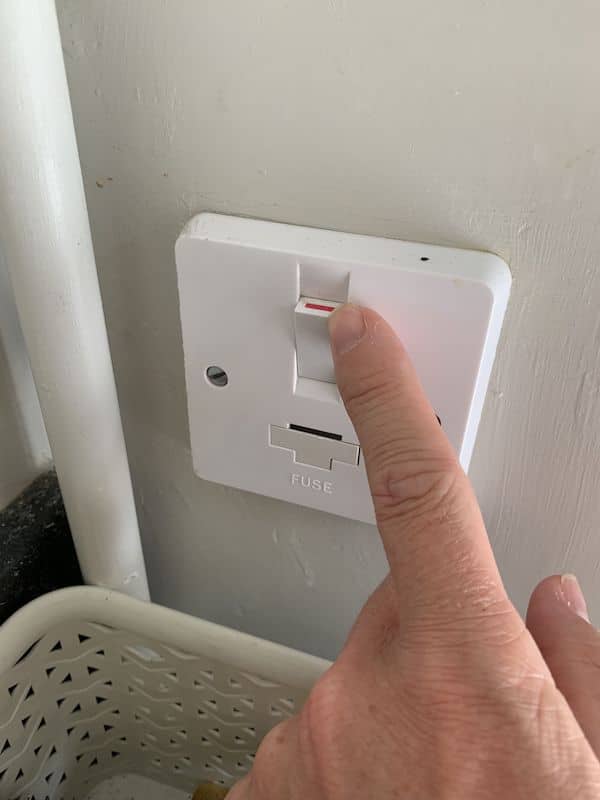 Turning heating off to allow radiators to cool before balancing lockshield valves